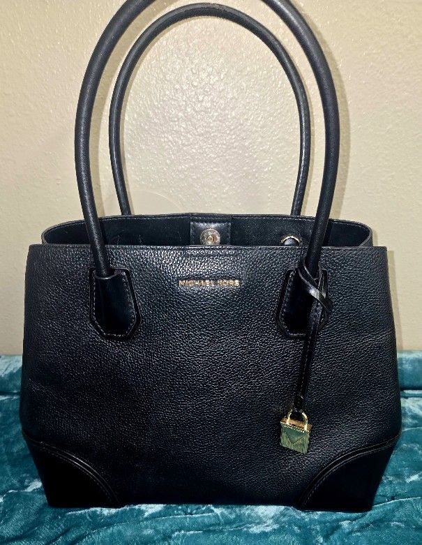 Michael Kors Mercer Gallery Handbag. Black . Used ,but good Condition.