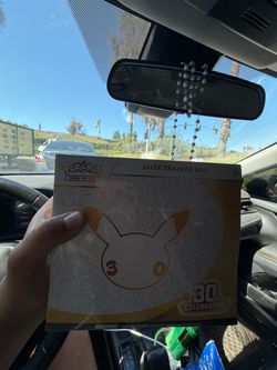 Pokemon 30th anniversary etb