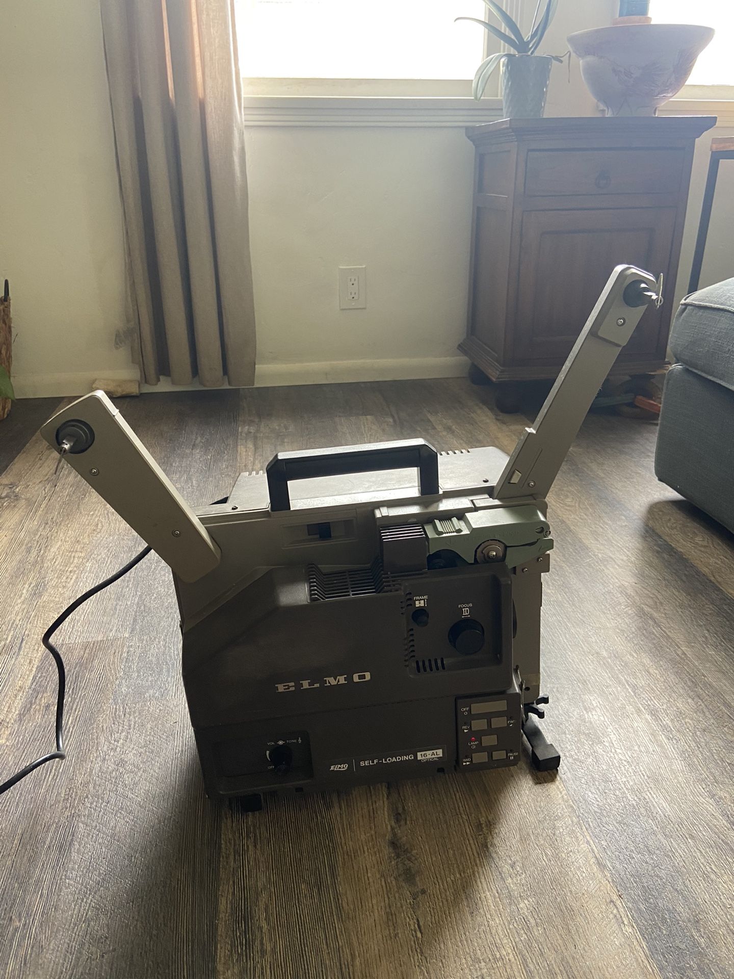 Elmo 16-AL Self-Loading Projector 16mm