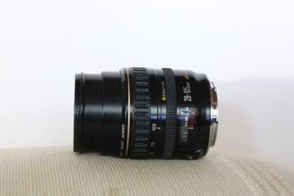 Canon EF-S 28-105mm f/3.5-4.5 lens; autofocus doesn't work well, but manual focus works perfectly. Selling at a low price.