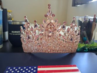 A sweet 16 crown thats made out of Cristal and silver plated lady's crown 👑