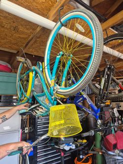 Margaritaville Beach Cruiser Bike with Yellow Basket