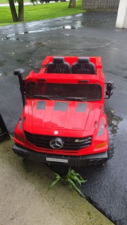 24V Mercedes Zetros Ride-On Car Parental Remote Leather Seats MP3 LED Lights