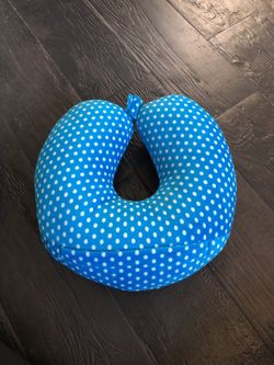 Airplane pillow with removable cover