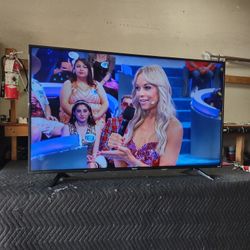 55 Inch Roku Hisense 4k Smart Beautiful Tv Comes With Remote Control Shows Great Quality Clear Picture Works Perfect Guaranteed 