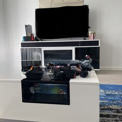 Living room set for sale! Must go! Willing to Negotiate!!