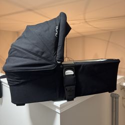 Nuna bassinet 