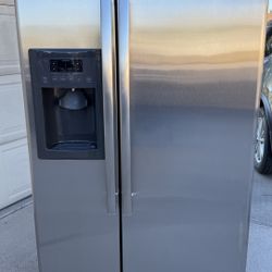 REFRIGERATOR GE 33 WIDE 