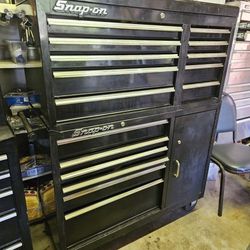 SnepOn Heavy Duty Rolling Toolbox Full With Tools, Including SnepOn And Others 20 Drowers, Including Keys 