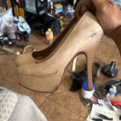 Women’s heels 8 1/2