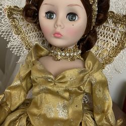 Royal Crowning Glory   By EugeneDukas