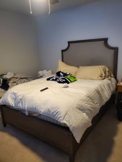 Queen size Bed frame with casper mattress