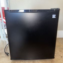 Mini Fridge - Refrigerator 