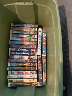 Lot of (32) VHS Tapes Disney and Family Movies