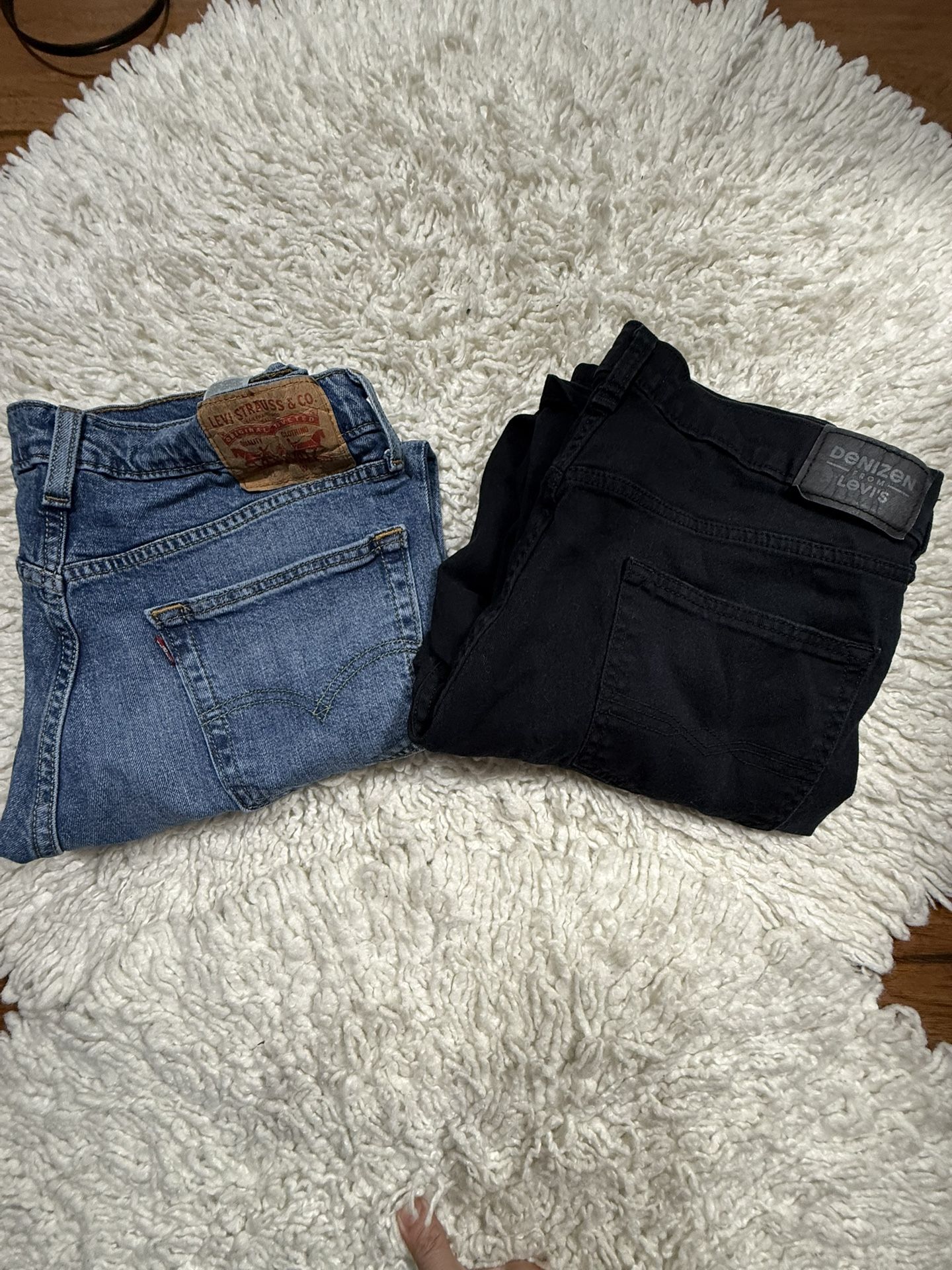 2pcs Levi’s Men denim jeans Size 34x30 In very good condition
