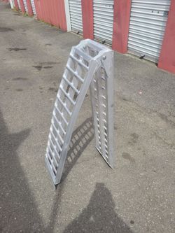 Aluminum foldable ramp.