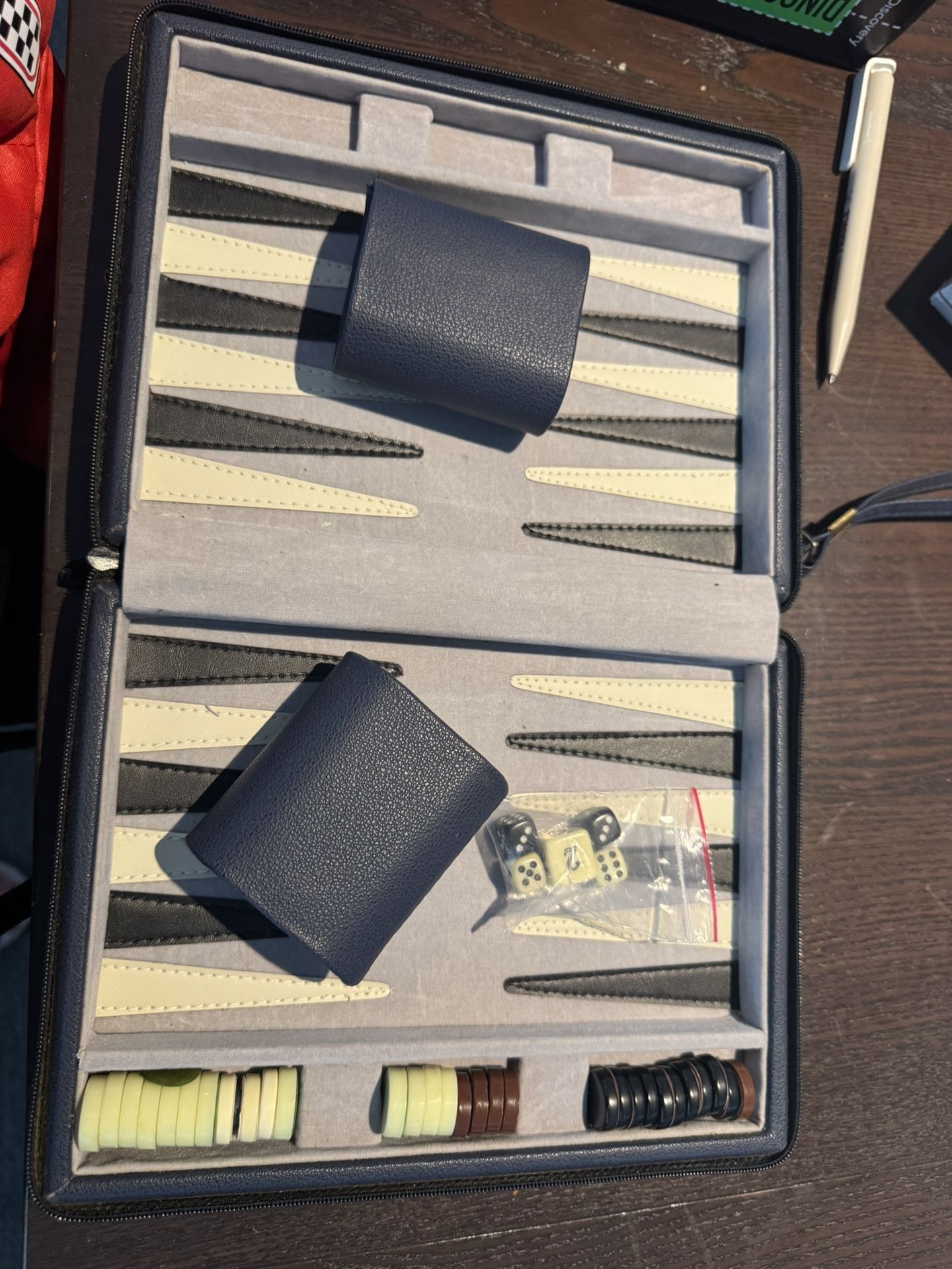 Magnetic backgammon 