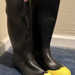 Boss Waterproof Boots Like New (Men's Size 9)