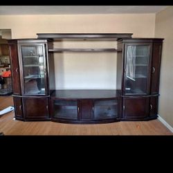 Tv With Lighted Curio Shelves 