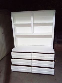 Oakwood Dresser