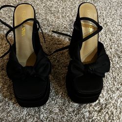 Black Platform Heels (Brand new)