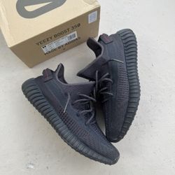 Yeezy boost 350 V2 Black Non Reflective Mens 11 pre owned with box