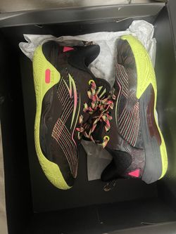 Basketball shoes size 5