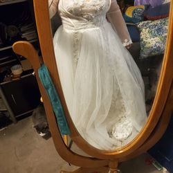 Brand New Wedding Dress Size 20W $250 Firm