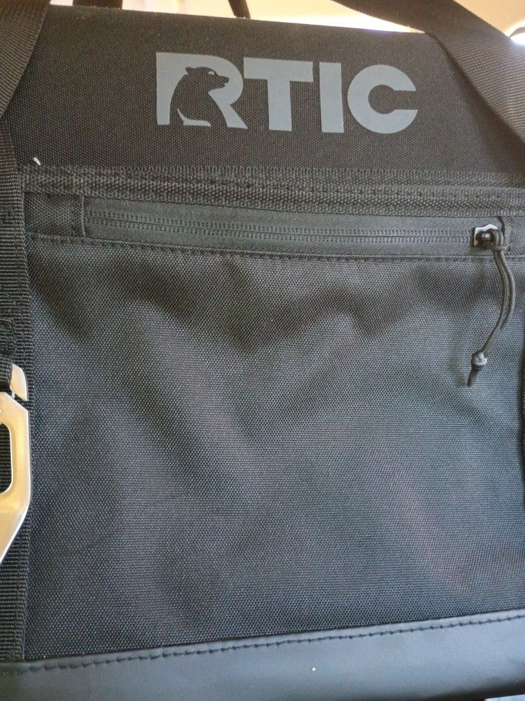 RTIC COOLER 28 CAN