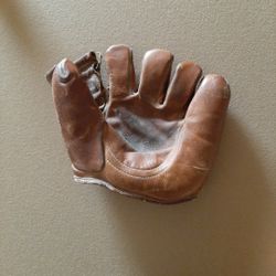 Vintage 1940's MacGregor Softball Glove