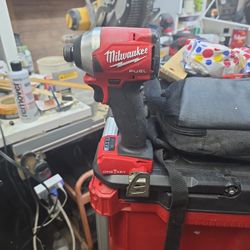 Milwaukee m18 Fuel Impact Driver With One key
