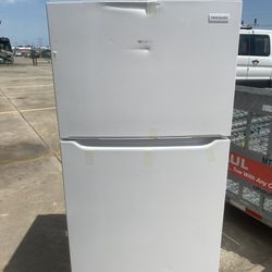 New Small Dent Frigidaire 18.3-cu ft Top-Freezer Refrigerator (White) ENERGY STAR $475.00 O.B.O.