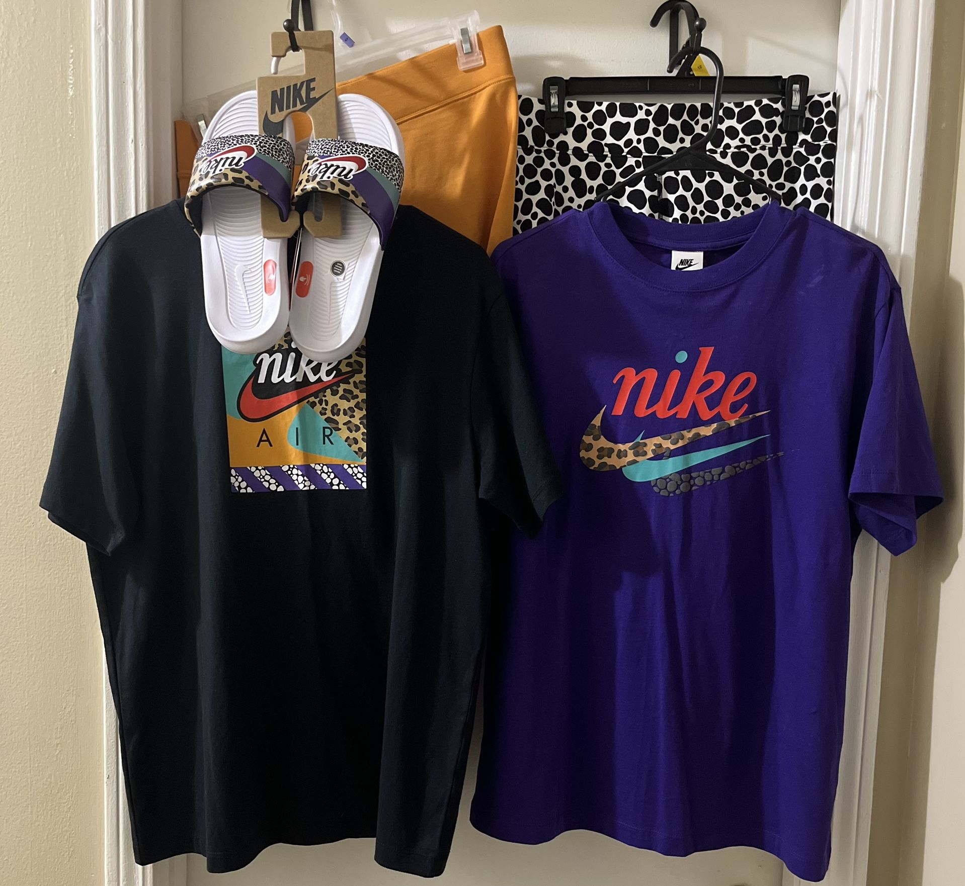 NEW!!!WOMANS NIKE SETS WITH SLIDES