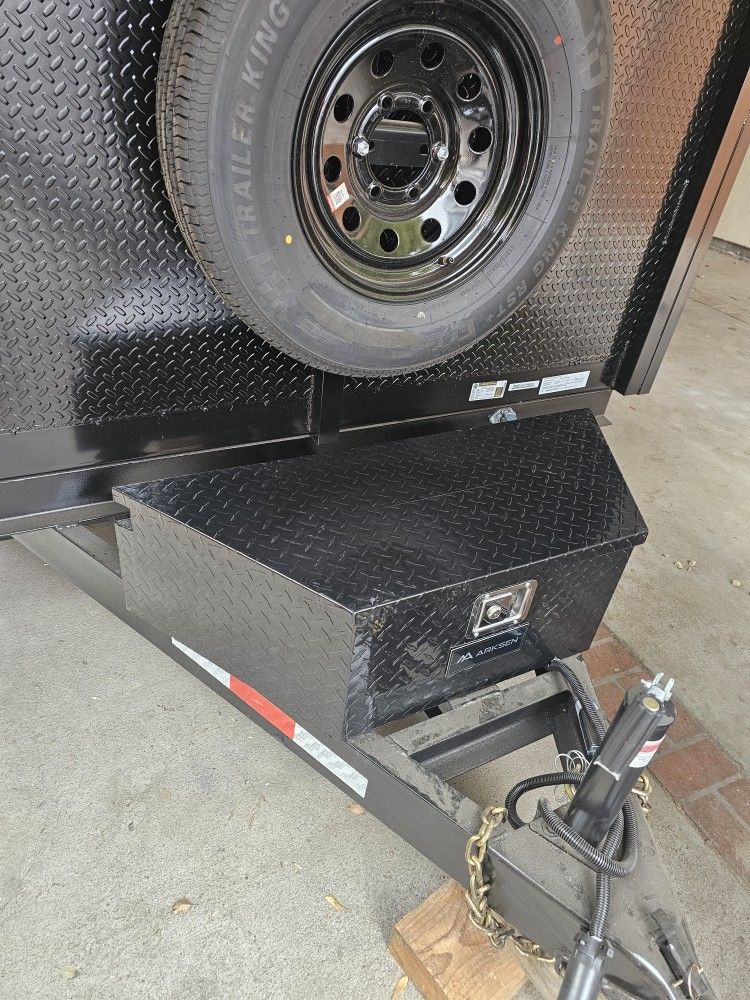 NEW TOOL BOX EACH FOR SALE IDEAL FOR TONGHE TRAILERS,ALUMINUM, AND STEEL FOR ANY QUESTION TEXT ME PLEASE SE HABLA ESPAÑOL THANKS 