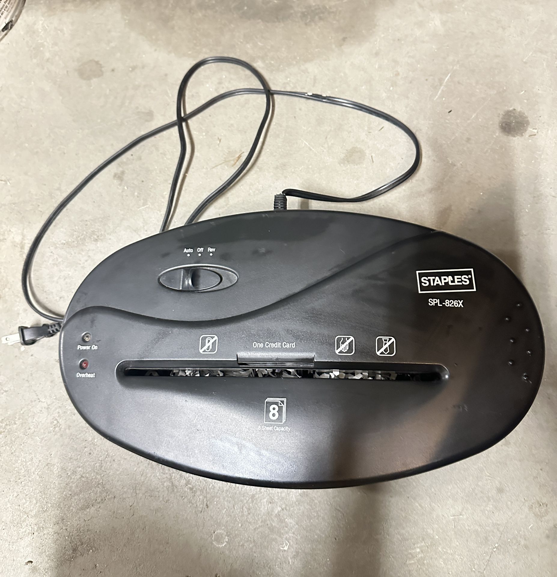 Staples SPL-826X Credit Card Shredder!
