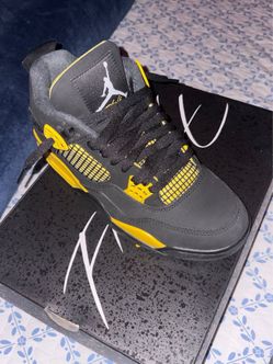 Jordan’s 4s thunders