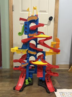 Fisher-Price Little People Take Turns Skyway Race Track Tower (w/ 2 Cars & Sounds)