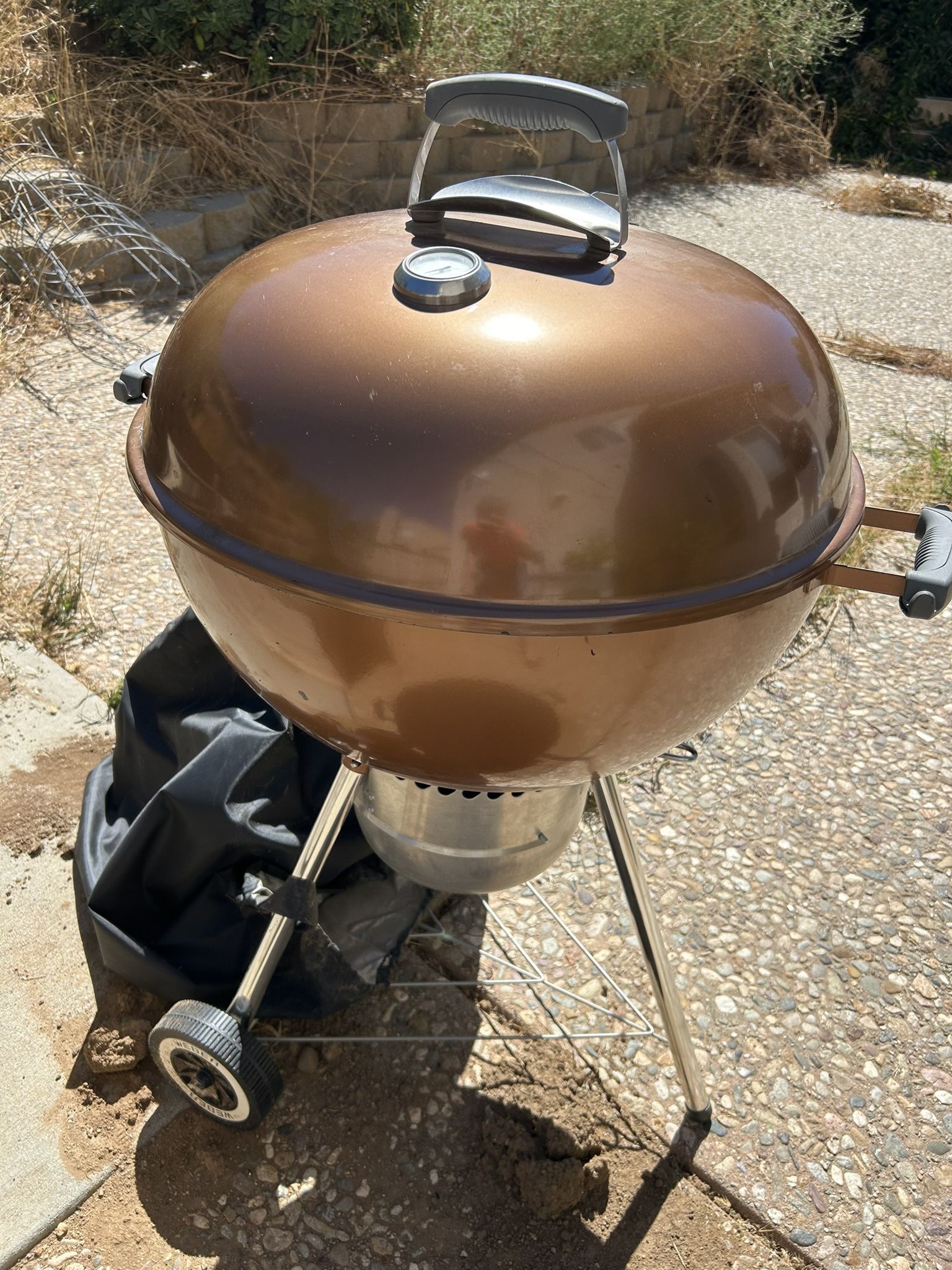 Weber Charcoal Grill Nearly New!