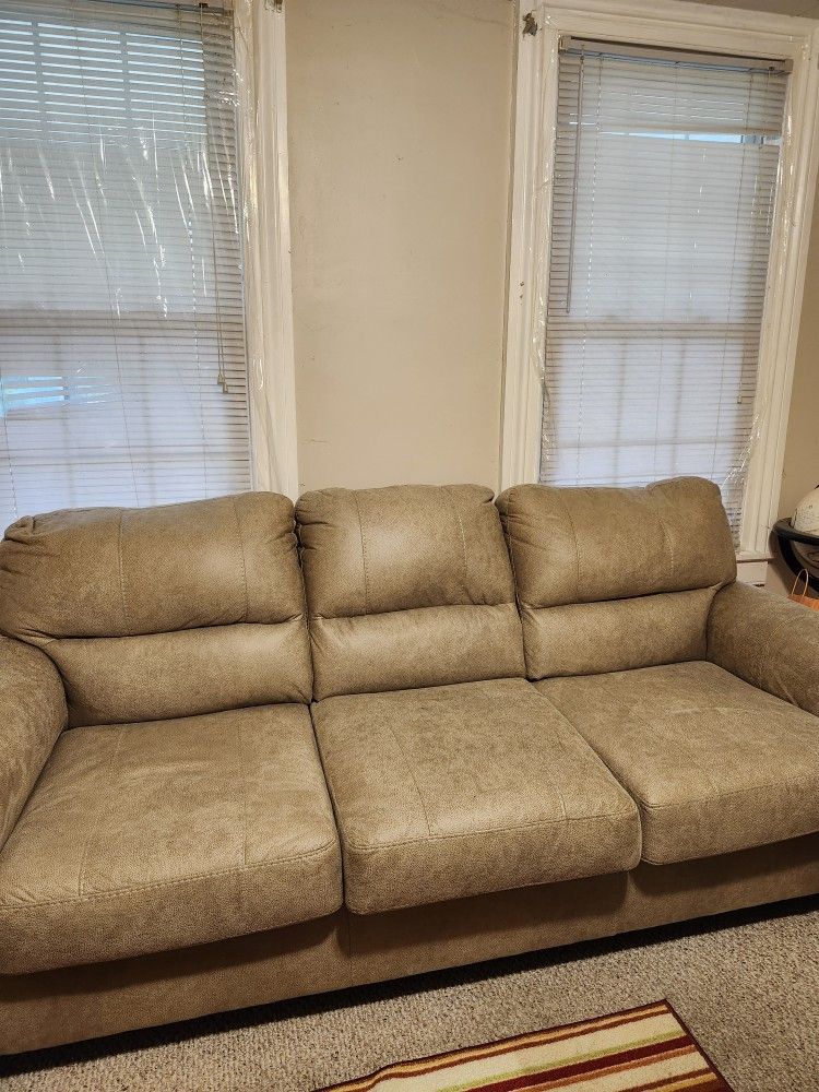 Ashley Couch Long 87" W 38 " High 36 " Still Has The Tag Excellent Condition