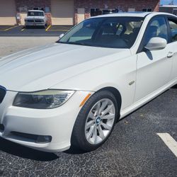 1 Owner BMW 328i 2009. Financing Available