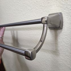 Delta Flynn 24-in Wall-mount Double Towel Bar