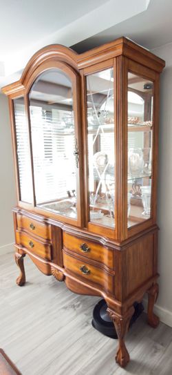 Matching Dinner table and hutch
