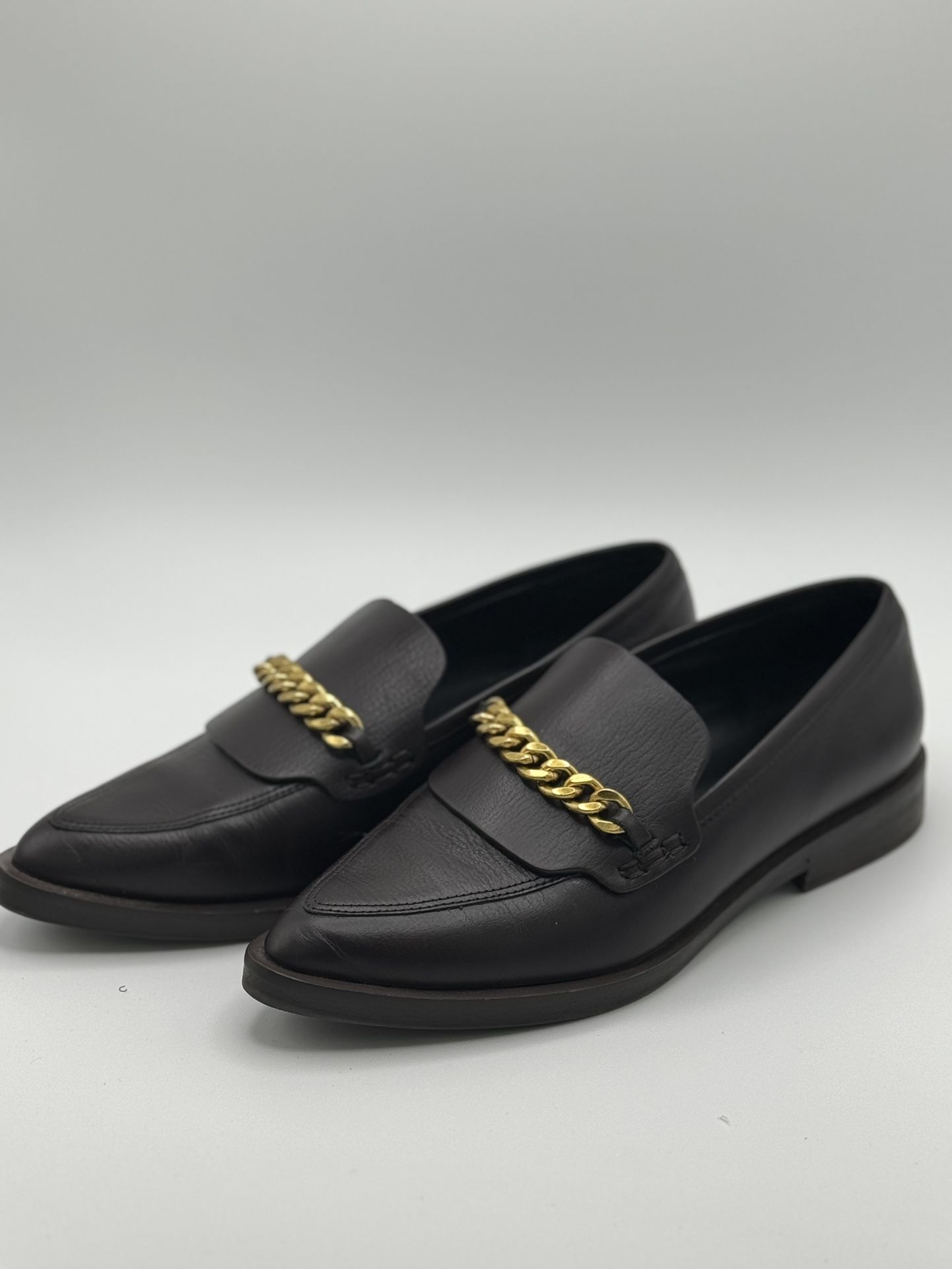 Women’s Loafer Shoes (Size 8)