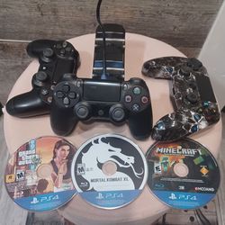 Playstation 4 ( 3 controls , double charger and 3 used video games)