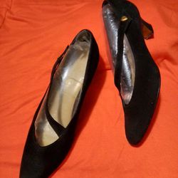 MAGDESIANS Black heels