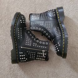 DR. Martens 1460 Studded Side Zipper "Unisex" Size 8 Men/9.5wmns 