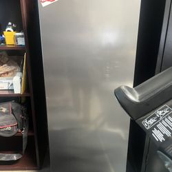 Vissani Stainless Steel Refrigerator/freezer 
