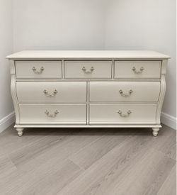 Girl’s Dresser