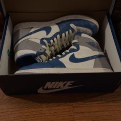 Size 10.5 - Jordan 1 retro 'True blue' with box, used