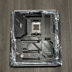 MSI MAG X670E TOMAHAWK WIFI AM5 ATX Motherboard